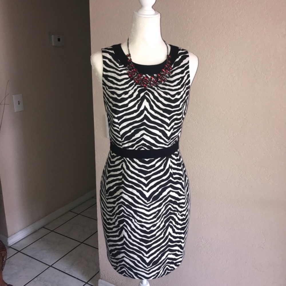 NWT Trina Turk sheath dress - size 4